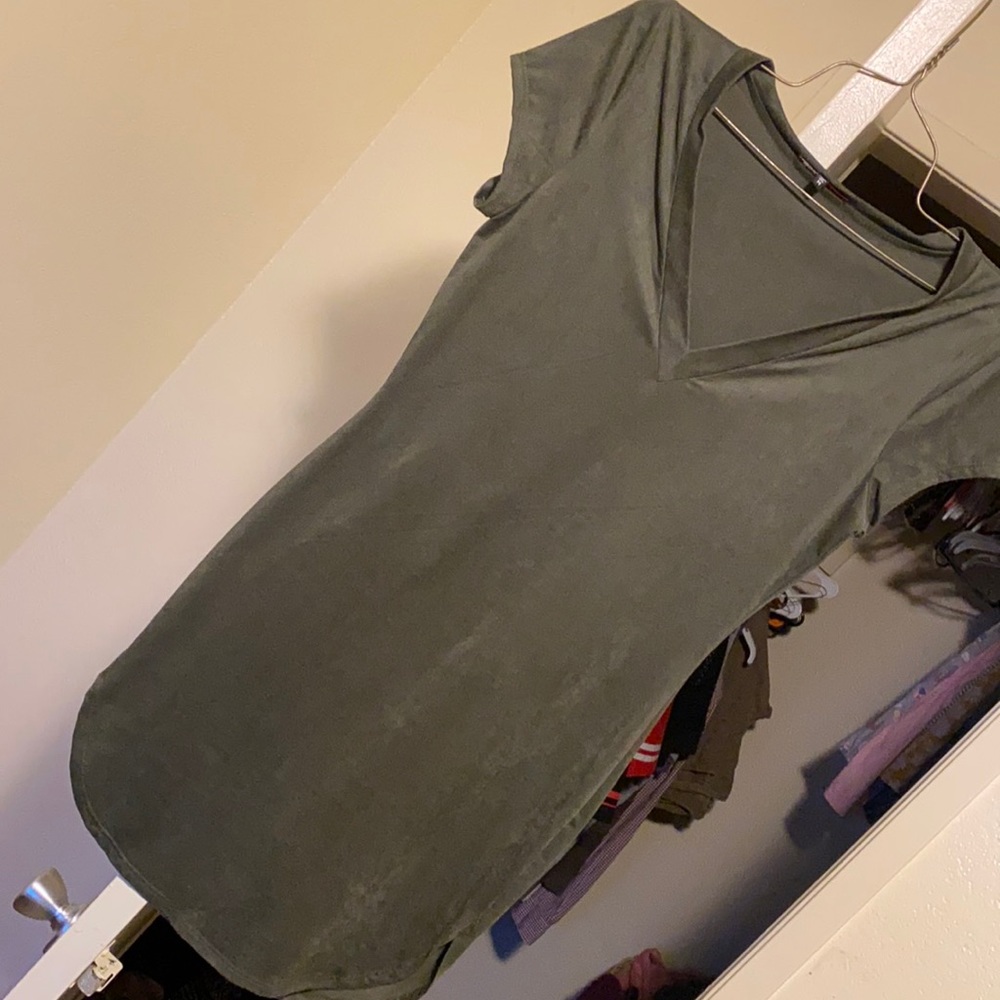 Size medium short V neck dress REALLY comfortable a little thick material